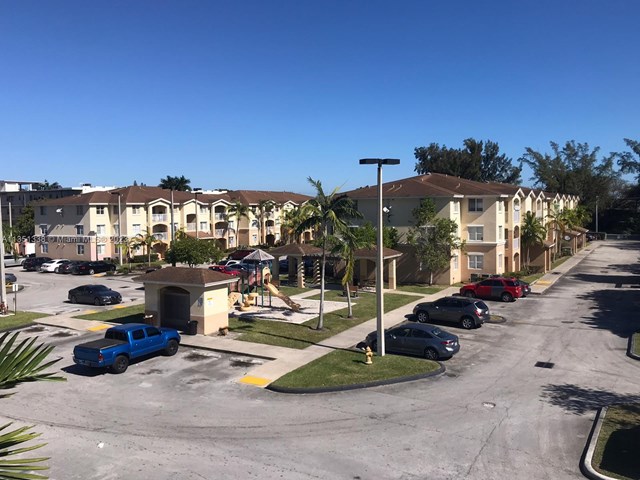 2 bedroom, 2 bathroom ~ north miami beach (the oaks)  ~ asking only $2000
