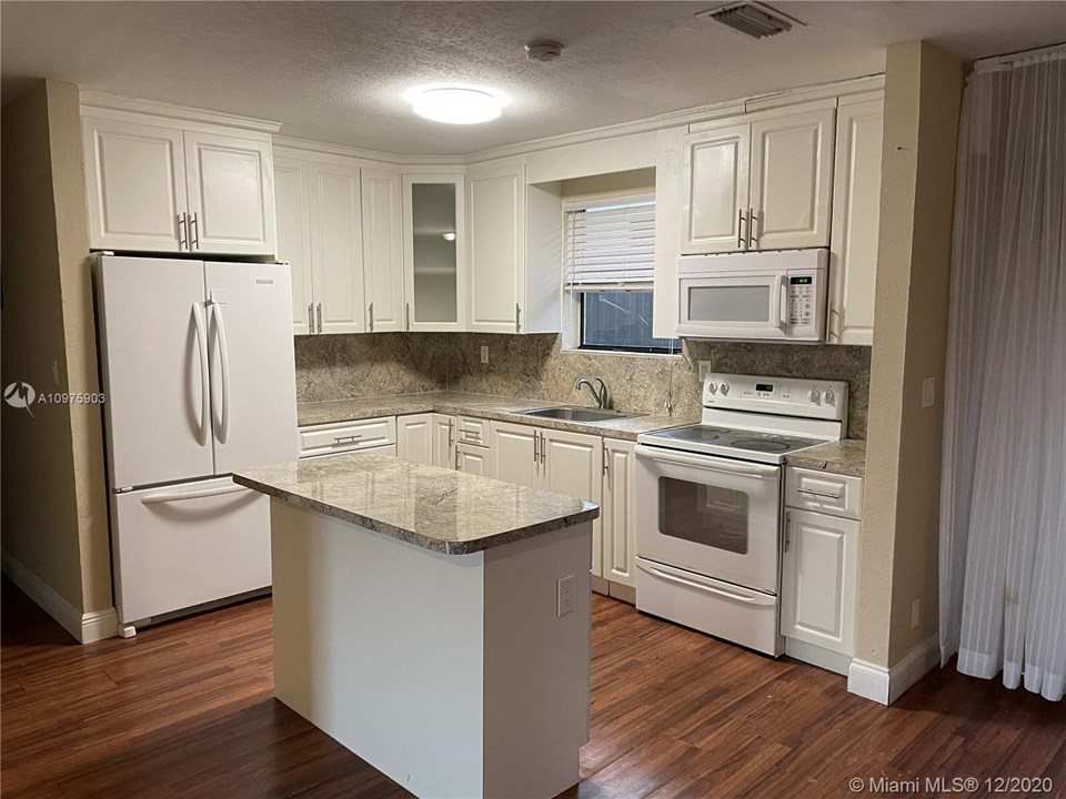 2900 NW 8 Place 