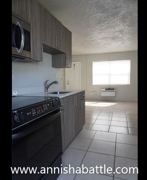 1703 NW 7th Court 